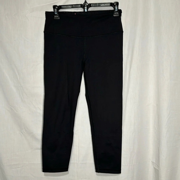 black Victoria Sport Knockout by Victoria's Secret capri size small - Picture 1 of 4